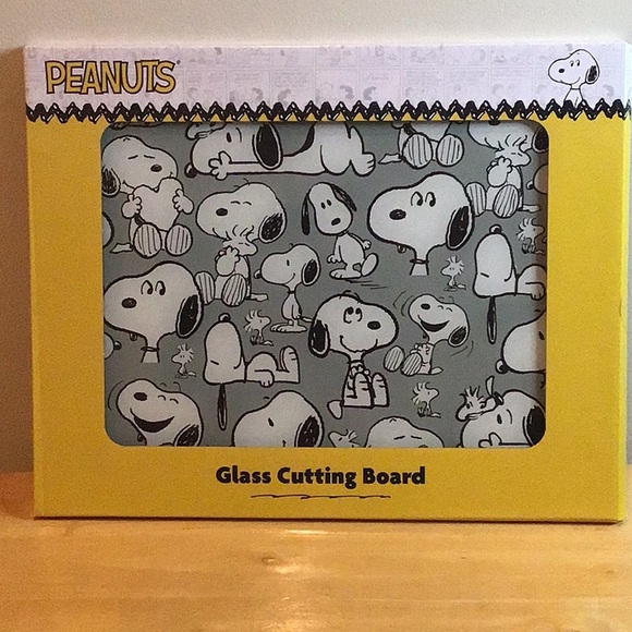 Peanuts Glass Cutting Board - Picture 10 of 13